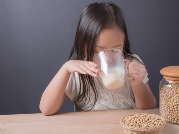 Uống sữa đậu nành đúng khẩu phần không tăng cân